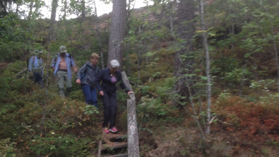 Retur ned trappene og snarveien.