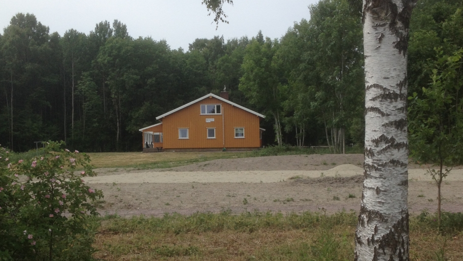 Kystledhytta som kan leies. Fin plass ved stranda og parkering litt lenger nord.