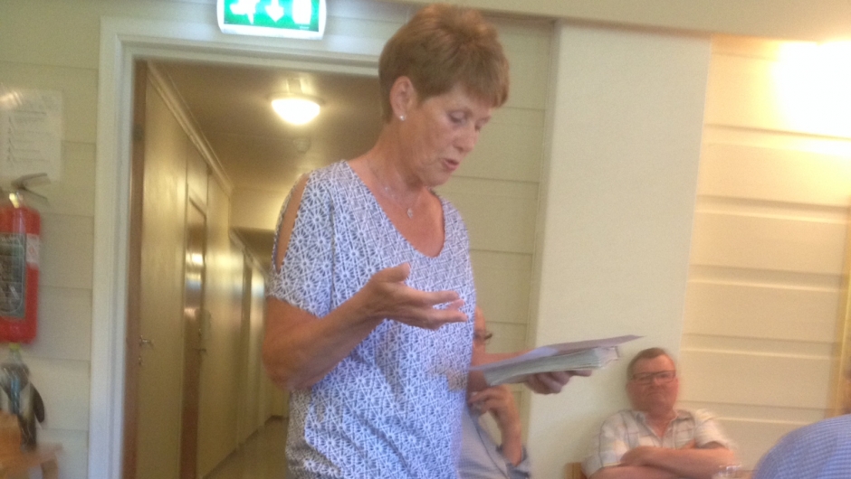 Anne Bergan leste et stykke fra en av våre gamle lesebøker om finurlig måte å telle på. Artig!