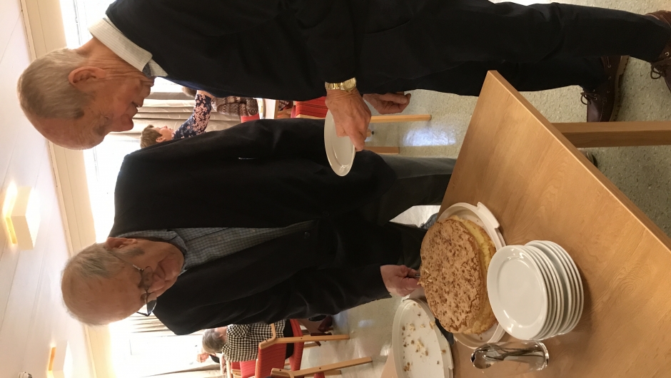 Sverre og Kåre liker kake.