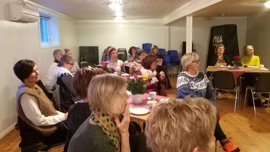 Medlemmer følger ivrig med.