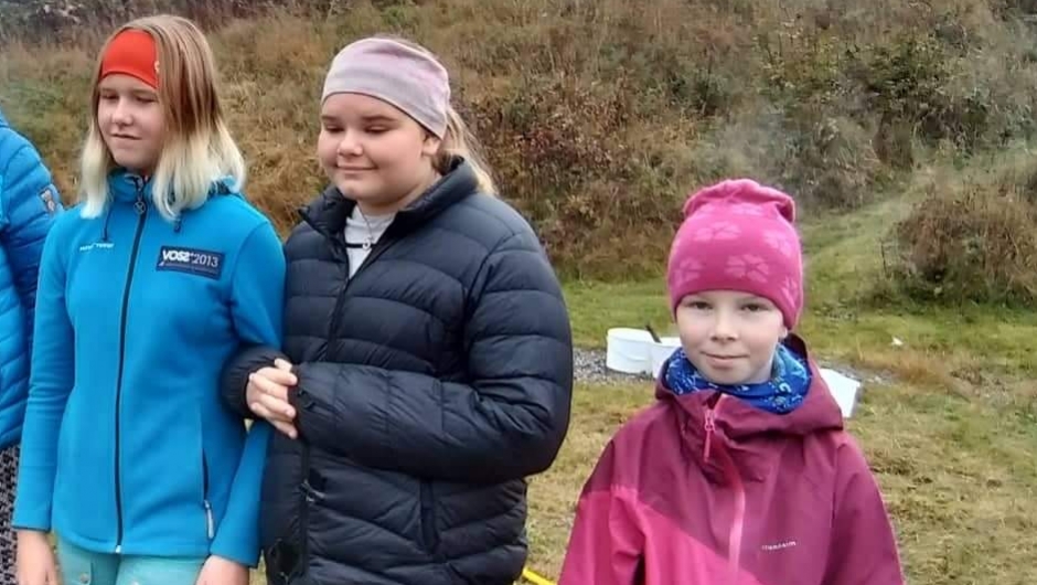 3 av ungdommane i 4H under slaktinga.