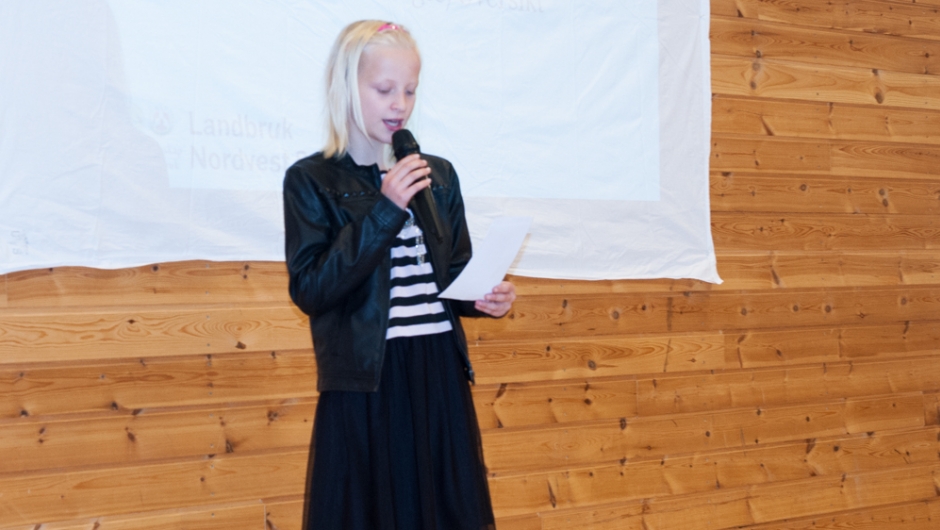 Nora som sang så utrolig vakkert. Nora som sang så utrolig vakkert.