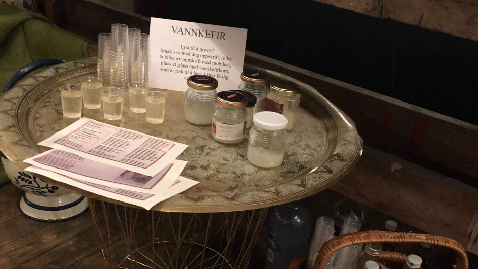 Vannkefir - smaksprøver, oppskrift og vannkefirkorn til de som ville prøve hjemme Vannkefir - smaksprøver, oppskrift og vannkefirkorn til de som ville prøve hjemme