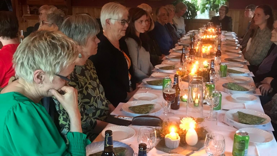 Koselig rundt bordet Koselig rundt bordet