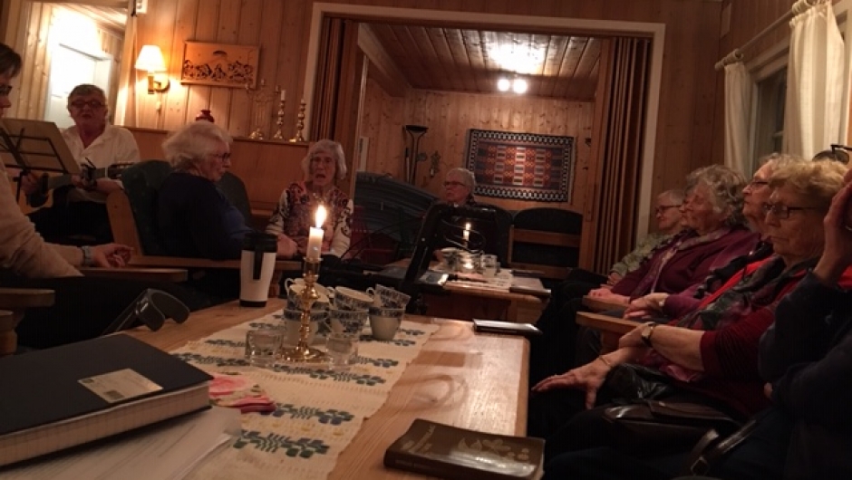 Kvelden fortsetter med spill og kjente viser