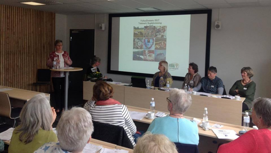 Irene Furulund med nytt frå Norges bygdekvinnelag