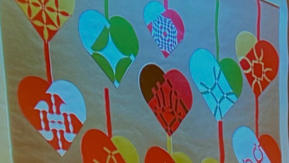 Flettekurver i glanset papir, i mange farger og varianter