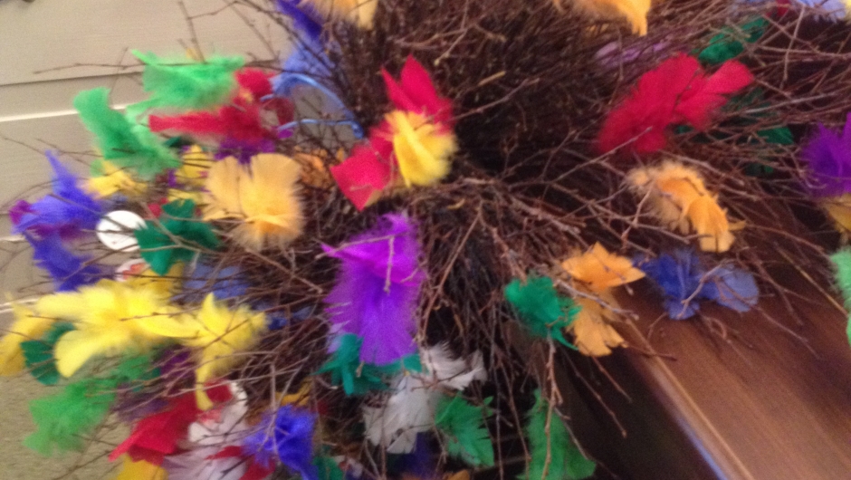 Laila Kjerran solgte fargerike fastelavensris for Saniteten