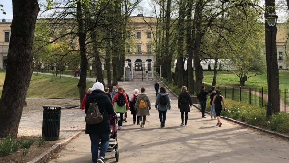 Vi rusler opp igjen på baksida av Slottet Vi rusler opp igjen på baksida av Slottet
