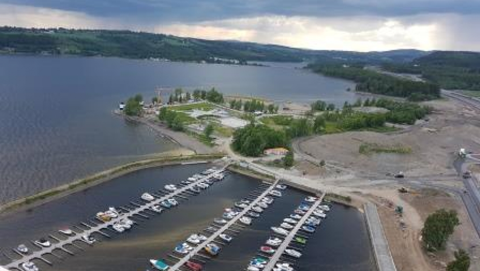 Båthavna med Mjøsparken i bakgrunn!