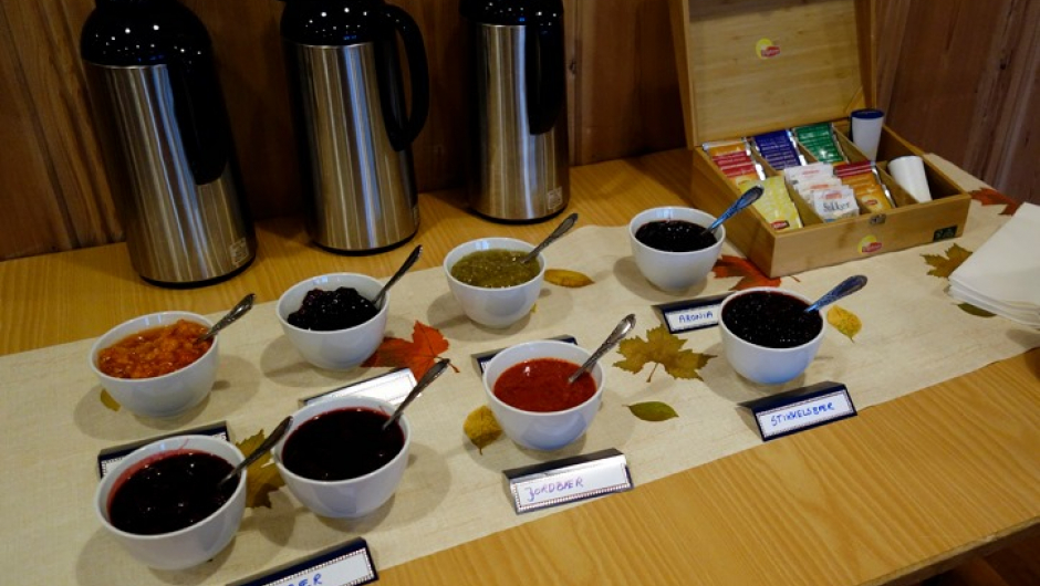 Høstens grøde i form av mange sorter syltetøy. Kjempegodt!