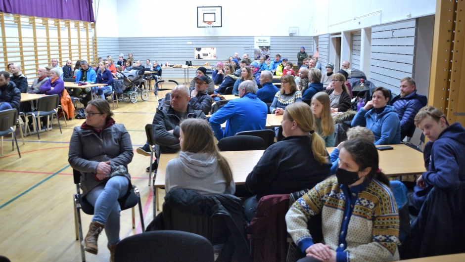 Det var veldig mange som møtte opp for å høre appellene i grendahuset. Foto: Ingunn Karijord/Aura Avis Det var veldig mange som møtte opp for å høre appellene i grendahuset.Foto: Ingunn Karijord/Aura Avis