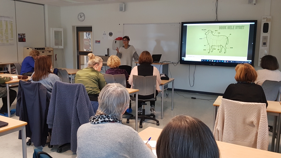 Leder i NBK Jorun Henriksen holder foredrag