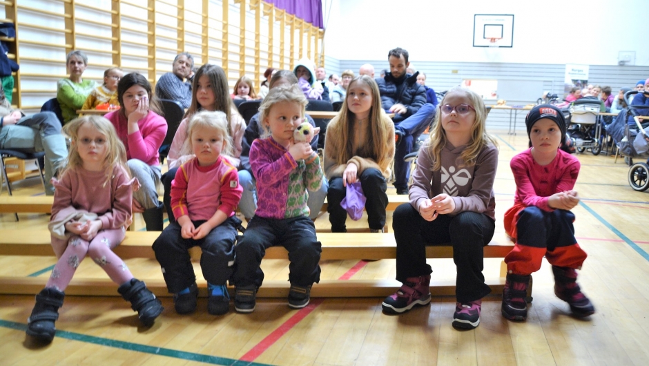 De aller minste brukerne av MOS. Foto: Ingunn Karijord/Aura Avis De aller minste brukerne av MOS. Foto: Ingunn Karijord/Aura Avis