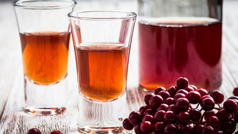 Hyllebærlikør Foto:norsktradisjonsmat.no