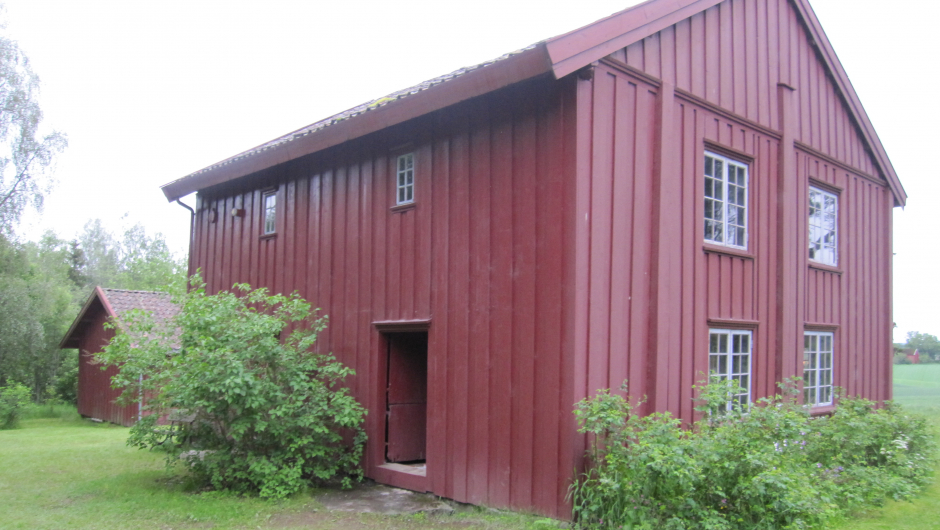 Den koselige røde stua på Bygdetunet Den koselige røde stua på Bygdetunet