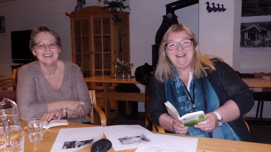 Reidun Sjulstad og Mona Flesche, begge kunderådgivere i DNB, Larvik