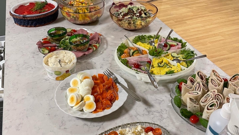 Alle har med litt mat Alle har med litt mat