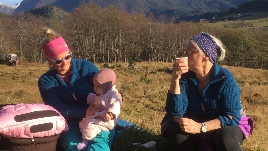 Tre generasjoner på tur i finværet