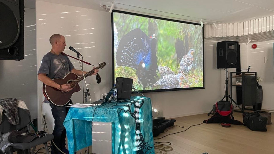 Bilete og musikk Bilete og musikk hand i hand