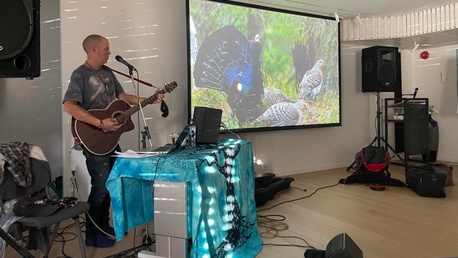 Bilete og musikk hand i hand