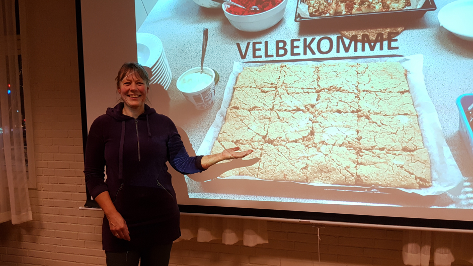 Dorthe Johansen er utdannet ernæringsfysiolog, er daglig leder i «Grønn Pause», mat-og miljøveileder hos DEBIO, samt at hun veileder og holder kurs som ernæringsfysiolog i DetGuleHuset i Moss.