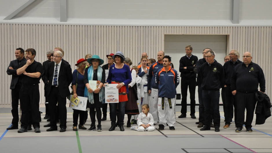 Fleire lag i salen Fleire lag i salen.