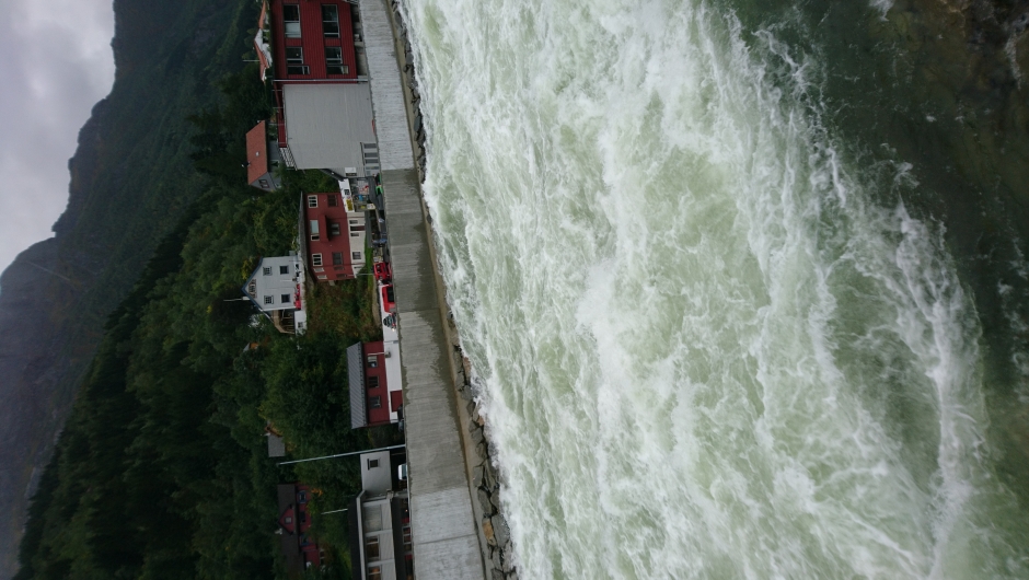 Foto: Evelyn Rabbe Stor vannføring i elva