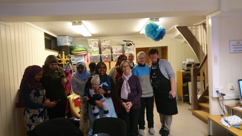 Foto: Evelyn Rabbe Sosial samankome med ovnsbakt laks til middag ifm Kvinner Ut den 29.10.2018.