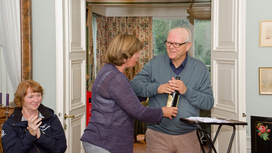 Wenche Torsøe takker Tor Inge Moseid for historien om "Løkken" Wenche Torsøe takker Tor Inge Moseid for historien om "Løkken"