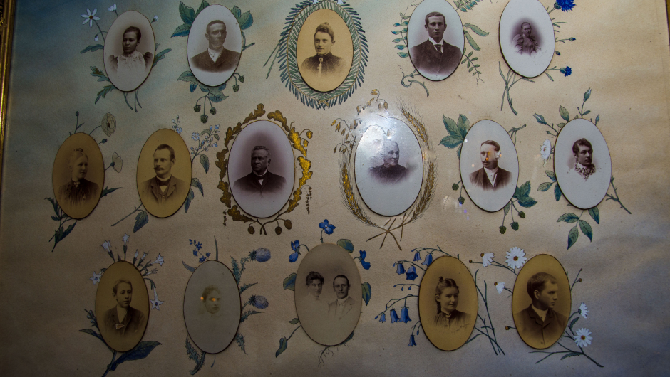 Familiebilde, en gave fra Tilla Valstad og Otto Familiebilde, en gave fra Tilla Valstad og Otto