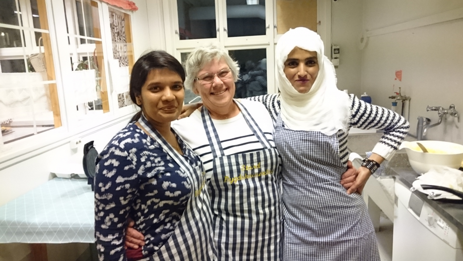 Dino og Zeynab ble spesialister på kakevafler. Julekaker