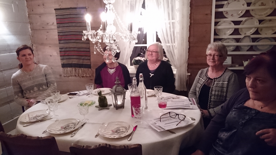 Guro, Aud Brit, Bente, Mariann, Kjersti Julemøte på Førland.