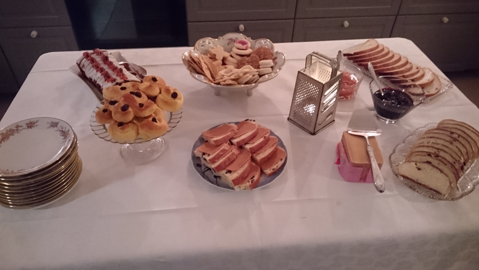 Julekakebord. Julemøte på Førland