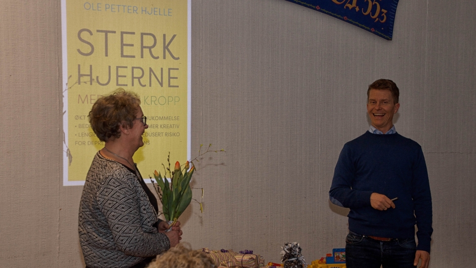 Boka Hjelle har skrevet, Sterk hjerne med aktiv kropp Boka Hjelle har skrevet, Sterk hjerne med aktiv kropp