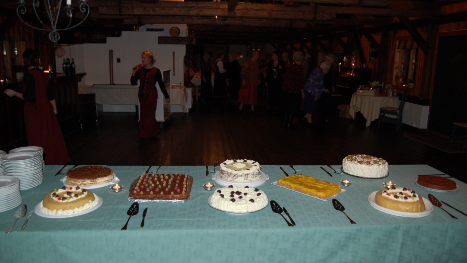 Fra julemøte på Karlsvik, Festkomiteens flotte kaker! Fra julemøte på Karlsvik, Festkomiteens flotte kaker!