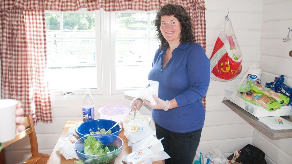 Matsaget gikk som en drøm. Ingunn i farta for å ordne fiskeburger.