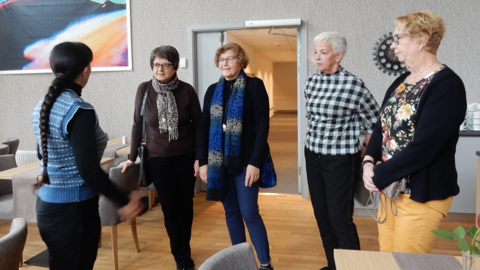 Nokre av medlemane i Vbk åt lunch saman med Sosan på hotellet. Nokre av medlemane i Vbk åt lunch saman med Sosan på hotellet.