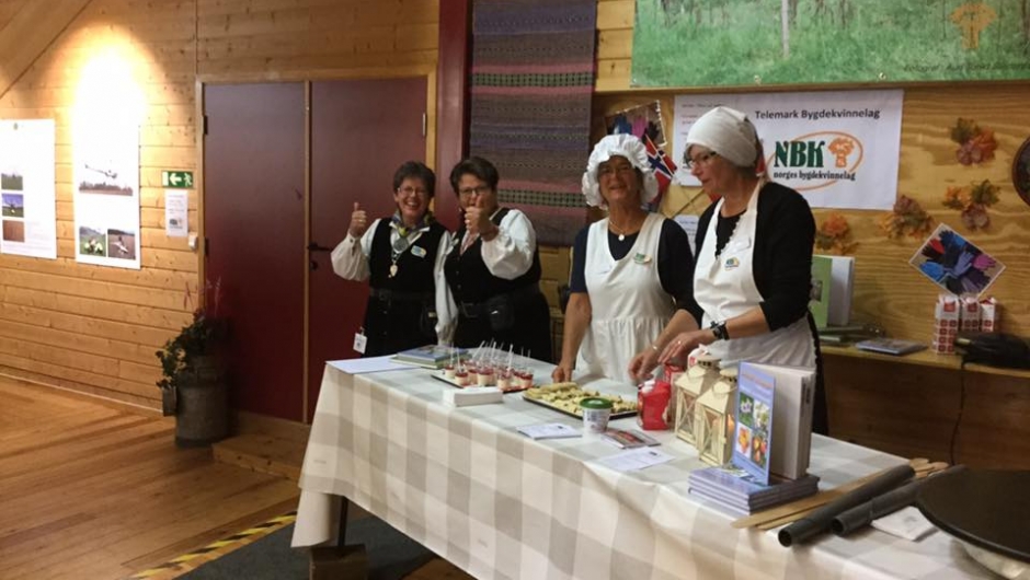 Standen i husdyrhallen. Standen i husdyrhallen.