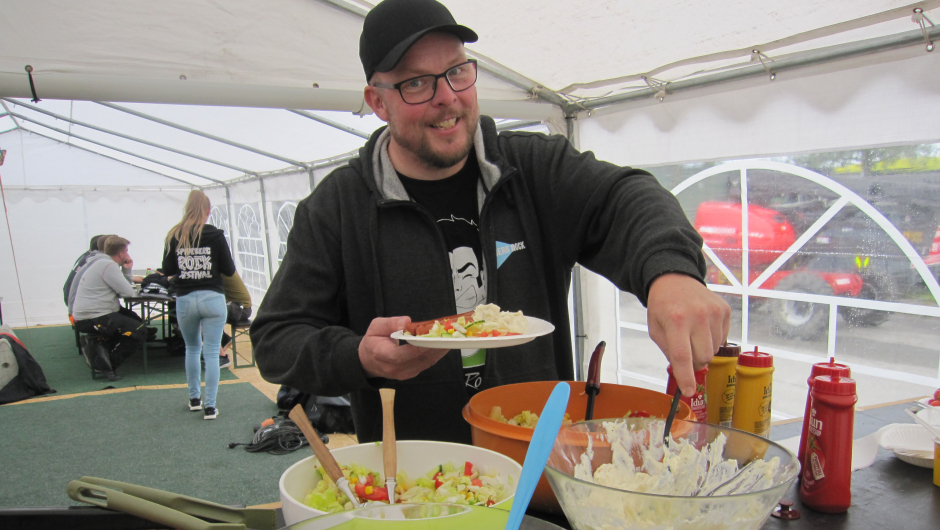 Eddy vil gjerne ha middag Eddy vil gjerne ha middag