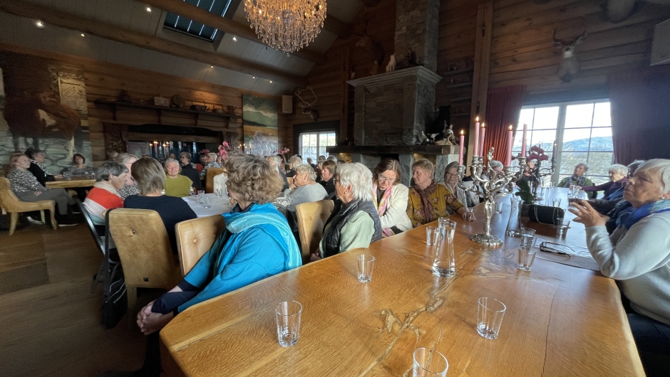 Flotte lokaler Mange flotte bygdekvinner