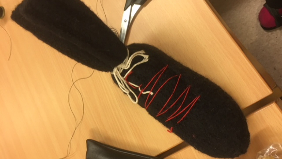 Sokk og foring festet på lest og klar til steking. Foto: G Skar festing av foring og sokk på lest