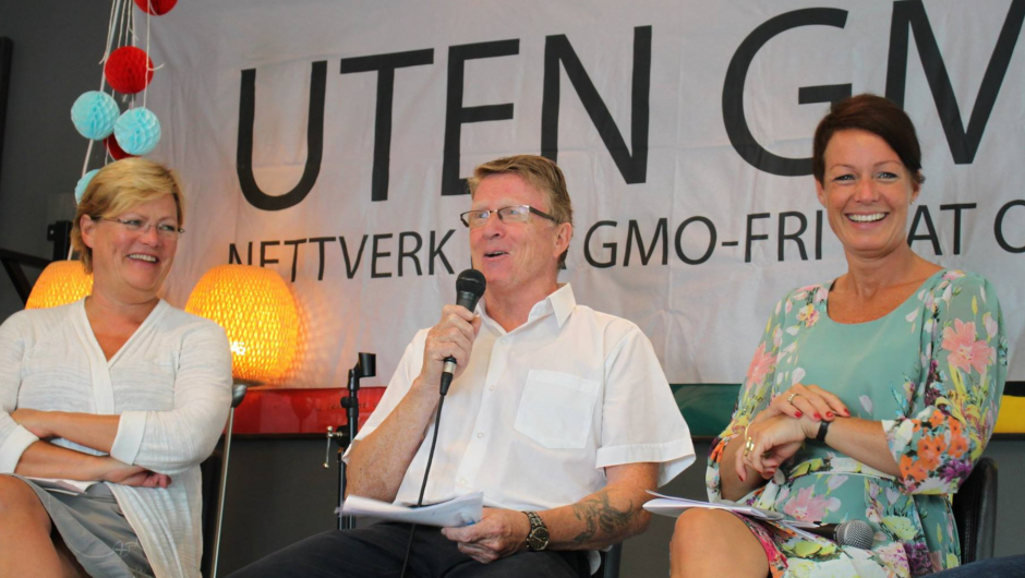 Debatt: Det var enighet blant debattdeltagerne om at den genmodifiserte MAIS 1507 ikke må godkjennes for import til Norge. Fra v. Kristin Halvorsen, Bioteknologirådet, og stortingsrepresentantene Oskar Grimstad, Frp, og Line Henriette Hjemdal, Krf. Foto: Cesilie Aurbakken.