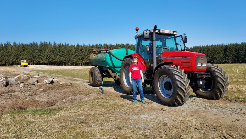 - Dersom lønnsomheten i jordbruket og bondens inntekt hadde vært bedre enn det den er i dag, tror jeg det ville være lettere for mange å takke nei til tilbudet om en opsjonsavtale, sier Anne. Foto: Privat. - Dersom lønnsomheten i jordbruket og bondens inntekt hadde vært bedre enn det den er i dag, tror jeg det ville være lettere for mange å takke nei til tilbudet om en opsjonsavtale, sier Anne. Foto: Privat.