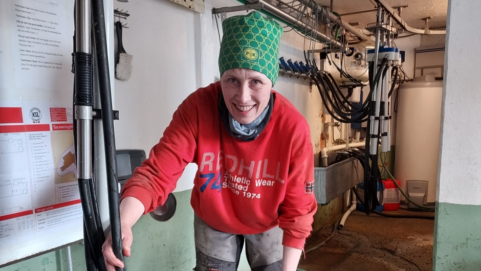- Vi må opprettholde nasjonal selvforsyning. I dag importere vi for mye mat, mat som vi kan produsere selv. Gjennom mitt arbeid som matprodusent bidrar jeg også til annen sysselsetting og inntekter til kommunen, sier bonde Anne Frøyland Grødem. Foto: Privat 
