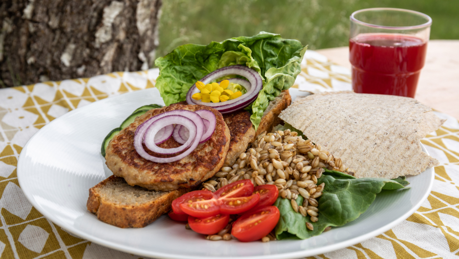 Minner fra Bygdekvinnelagets Bygglabb med Pihl nakenbygg. Foto: Øyvind S. Endal Minner fra Bygdekvinnelagets Bygglabb med Pihl nakenbygg. Foto: Øyvind S. Endal