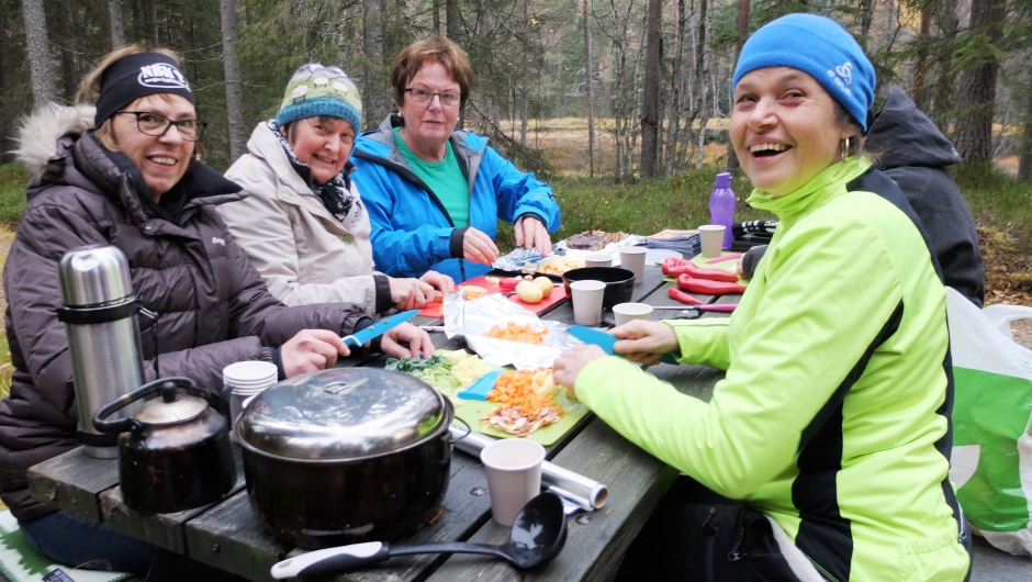 Matlaging på villmarkskurs. Foto: Cesilie Aurbakken.