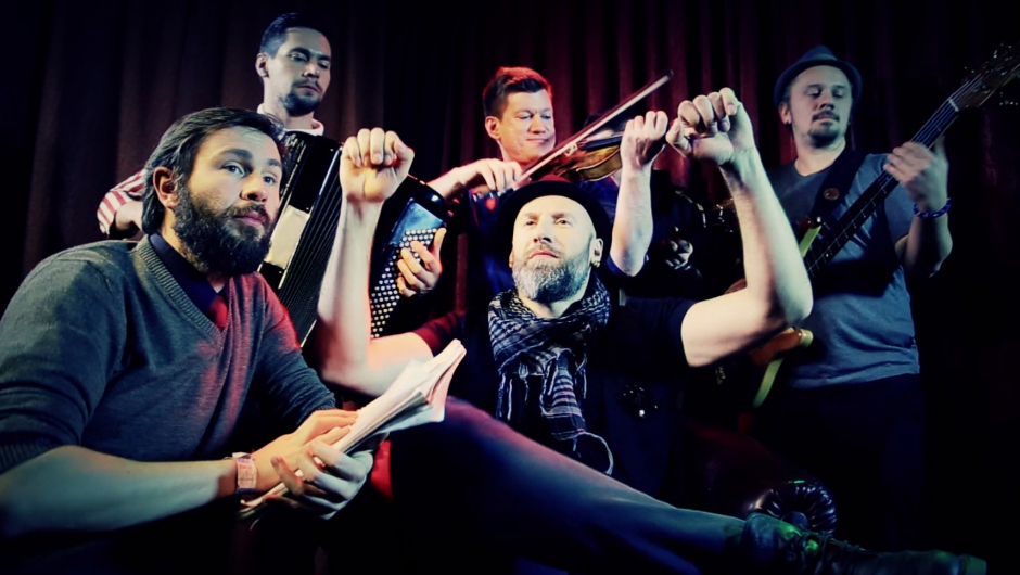 Igor og fetterne norsk folkemusikk og Balkanpop. Og dei gjer det veldig bra  festkvelden laurdag 21. oktober. 