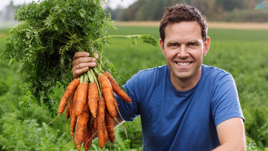 Det kan ta kun tre timer fra produsent av fryste grønnsaker, Bernt Freberg, høster gulrøtter på jordene på Nøtterøy til de er fryst ned hos Findus i Tønsberg. Foto: Bernt Freberg. Det kan ta kun tre timer fra produsent av fryste grønnsaker, Bernt Freberg, høster gulrøtter på jordene på Nøtterøy til de er fryst ned hos Findus i Tønsberg. Foto: Bernt Freberg.